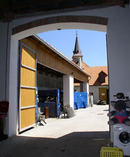 HB_Chvalsiny_SbernyDvur_02.jpg
